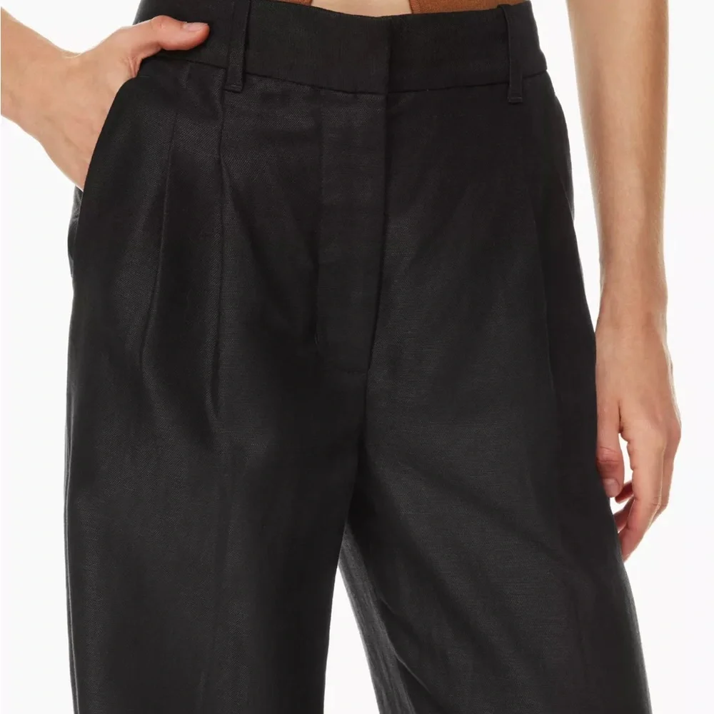 LINEN ARITZIA The Effortless Pant Linen
High-waisted, wide-leg linen pants - Picture 2 of 8